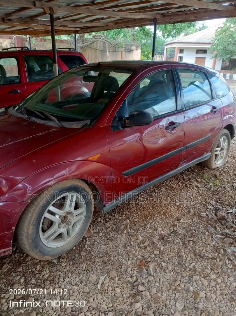 Ford Focus 2001 Red