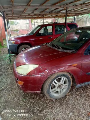 Ford Focus 2001 Red