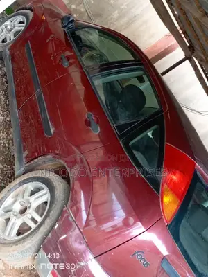 Ford Focus 2001 Red