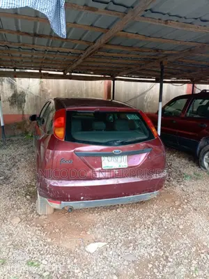 Ford Focus 2001 Red
