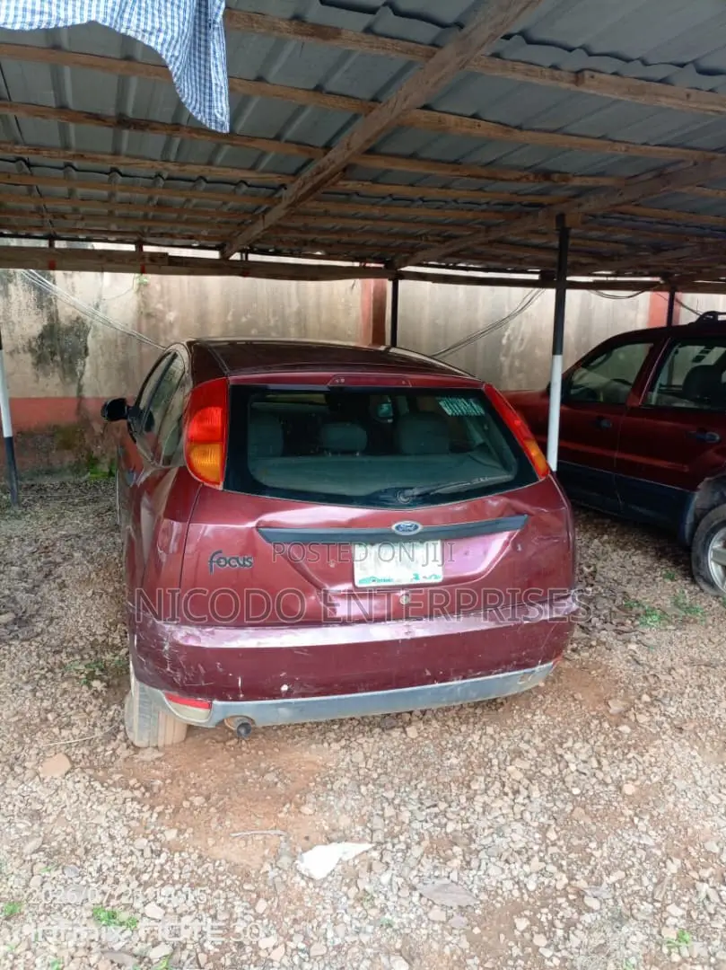 Ford Focus 2001 Red
