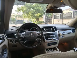 Mercedes-Benz M Class ML350 4MATIC 4dr SUV AWD (3.5L 6cyl 7A) 2014