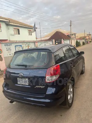Toyota Matrix Hatchback AWD (1.8L 4cyl 4A) 2005 Blue