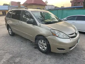 Toyota Sienna LE AWD 2008 Gold