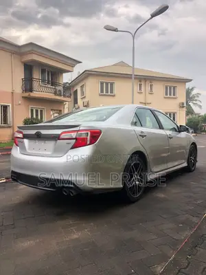 Toyota Camry SE 4dr Sedan (2.5L 4cyl 6A) 2013 Silver