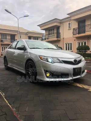 Toyota Camry SE 4dr Sedan (2.5L 4cyl 6A) 2013 Silver