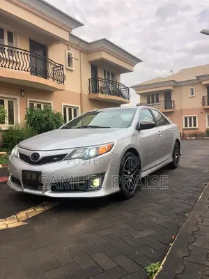 Toyota Camry SE 4dr Sedan (2.5L 4cyl 6A) 2013 Silver