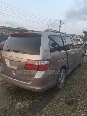 Honda Pilot 2005 Gold