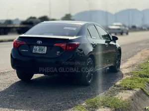Toyota Corolla SE 4dr Sedan (1.8L 4cyl CVT) 2017 Black