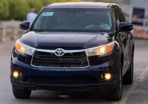 Toyota Highlander LE 4x2 (2.7L 4cyl 6A) 2016
