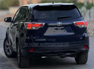 Toyota Highlander LE 4x2 (2.7L 4cyl 6A) 2016