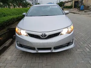 Toyota Camry SE 4dr Sedan (2.5L 4cyl 6A) 2014 Silver