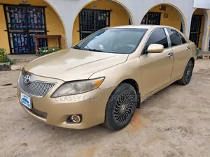 Toyota Camry LE 4dr Sedan (2.4L 4cyl 5A) 2009 Gold