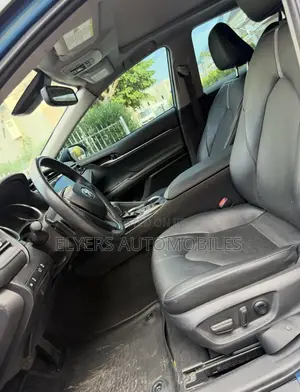 Toyota Camry XSE (2.5L 4cyl 8A) 2019 Blue