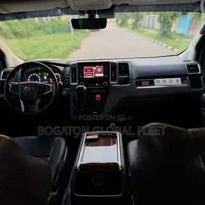 Toyota Granvia for Rent (VIP)