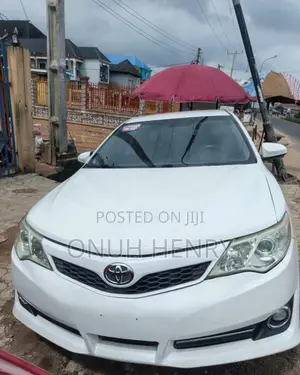 Toyota Camry SE 4dr Sedan (2.5L 4cyl 6A) 2012 White