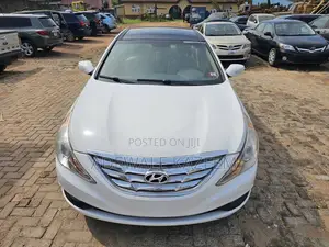 Hyundai Sonata Limited 2.0T Sedan (2.0L 4cyl 6A) 2012 White