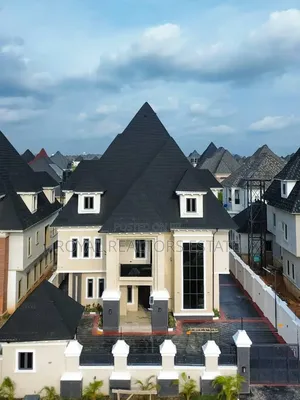 7bdrm Duplex in Efab Metropolis, Bunkoro for sale