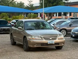 Honda Accord 2000 Gold