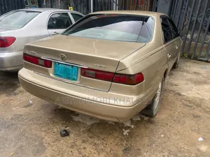 Toyota Camry Automatic 1999 Gold