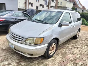 Toyota Sienna 2002 Silver