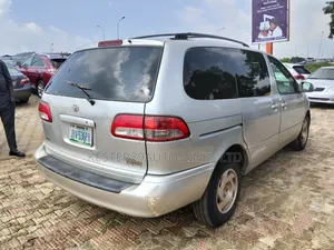 Toyota Sienna 2002 Silver