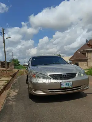 Toyota Camry LE 4dr Sedan (2.4L 4cyl 5A) 2006 Gold