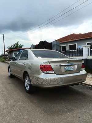 Toyota Camry LE 4dr Sedan (2.4L 4cyl 5A) 2006 Gold