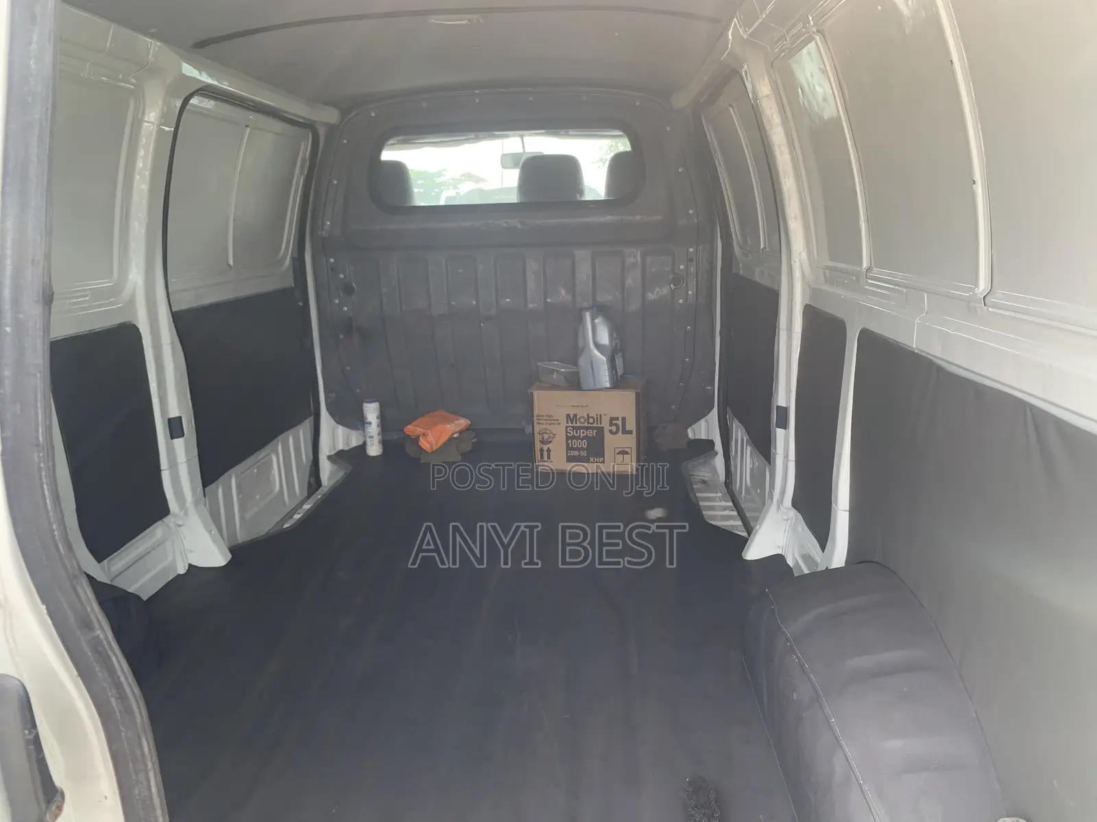 Toyota HiAce 2005 White