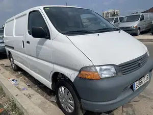 Toyota HiAce 2005 White