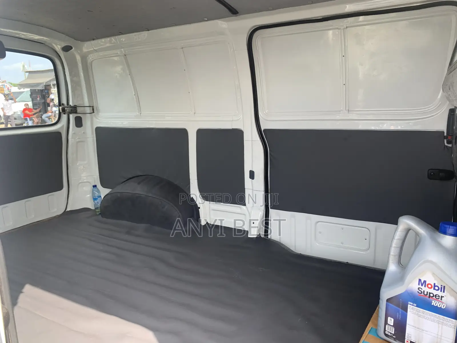 Toyota HiAce 2005 White