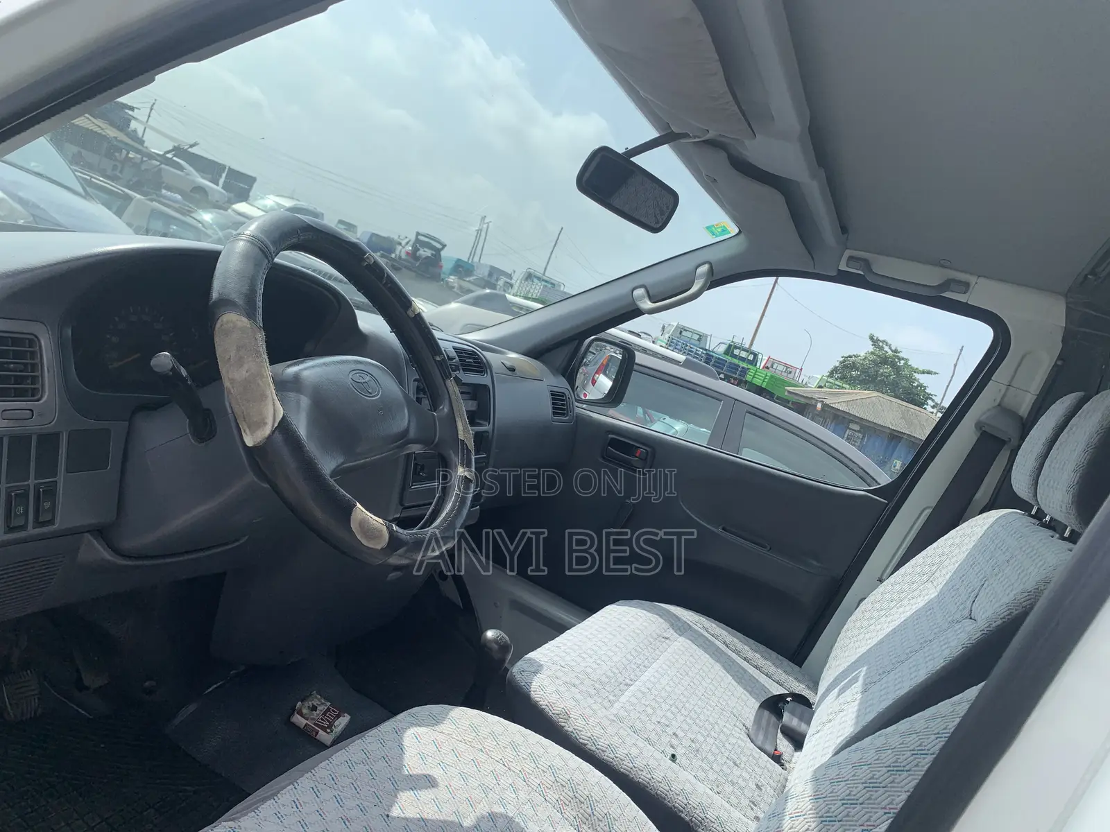 Toyota HiAce 2005 White