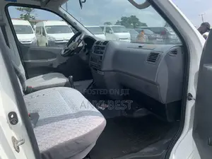 Toyota HiAce 2005 White