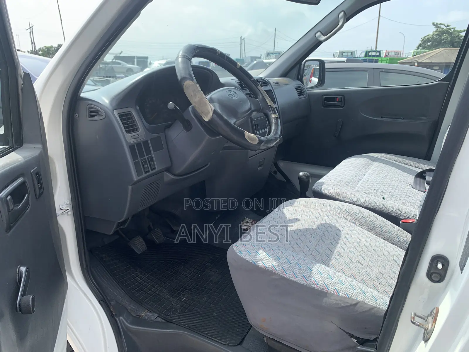 Toyota HiAce 2005 White