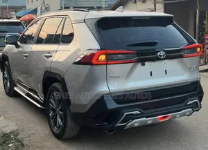 Toyota RAV4 Limited AWD 2024 Silver