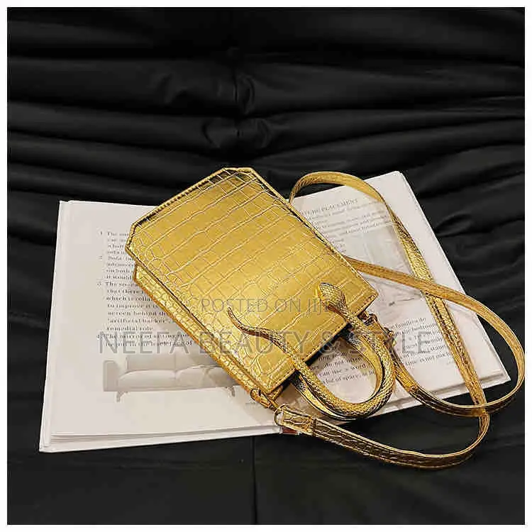Trendy Serpentine Bag