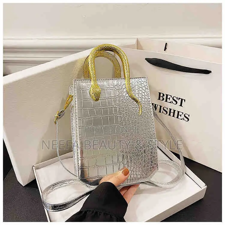 Trendy Serpentine Bag
