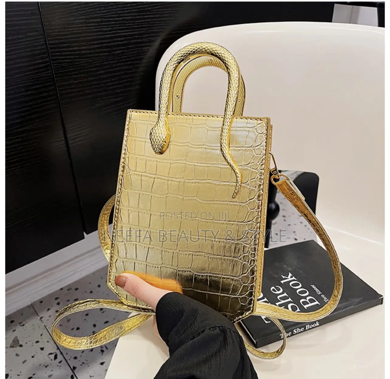 Trendy Serpentine Bag