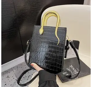 Trendy Serpentine Bag