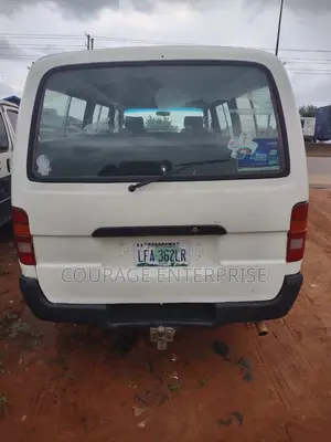 Toyota HiAce 2005 White