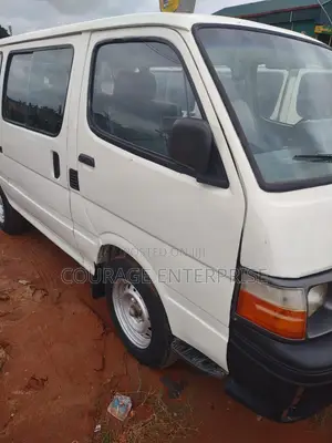 Toyota HiAce 2005 White