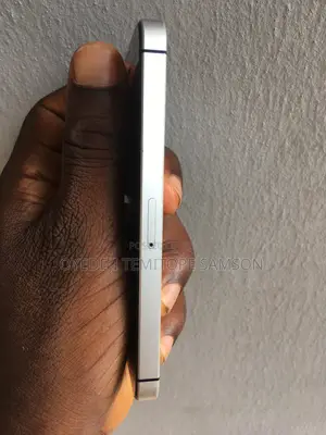 Apple iPhone SE 32 GB Silver
