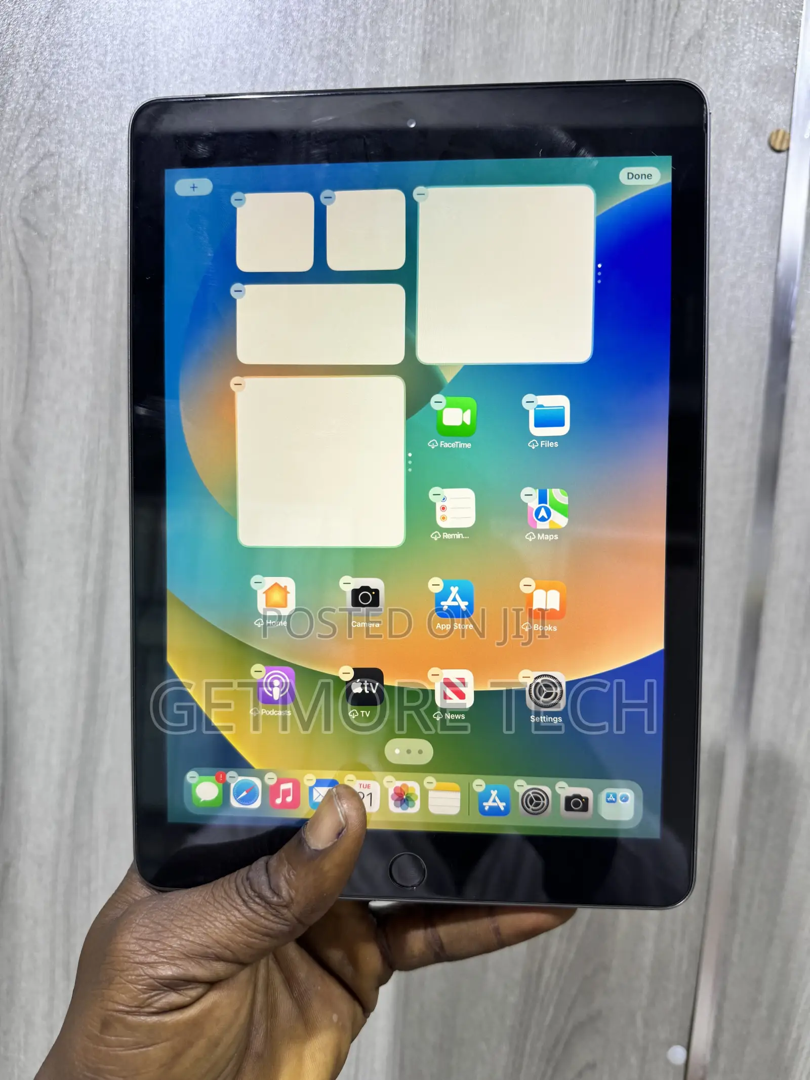 Apple iPad 9.7 32 GB Gray