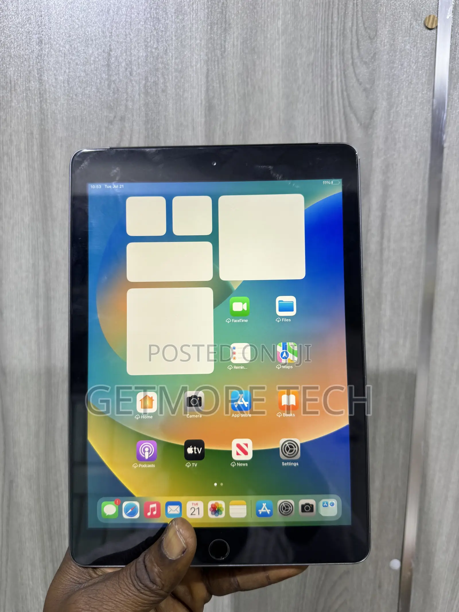 Apple iPad 9.7 32 GB Gray