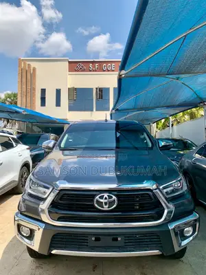 New Toyota Hilux 2025 Black