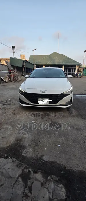 Hyundai Elantra Limited 2022 White
