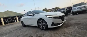Hyundai Elantra Limited 2022 White