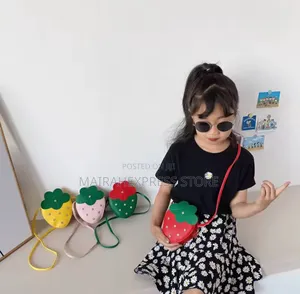 1pc Fashion Studded Strawberry Shape Mini Girls Shoulder/Crossbody Bag