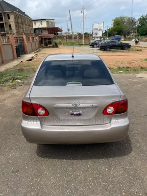 Toyota Corolla LE 2004 Gold