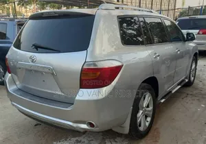 Toyota Highlander 2010 Silver